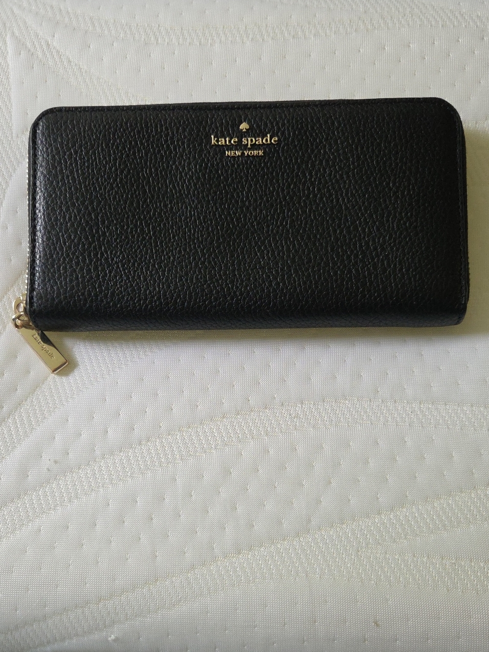kate spade black pebbled zip wallet with gold hardware